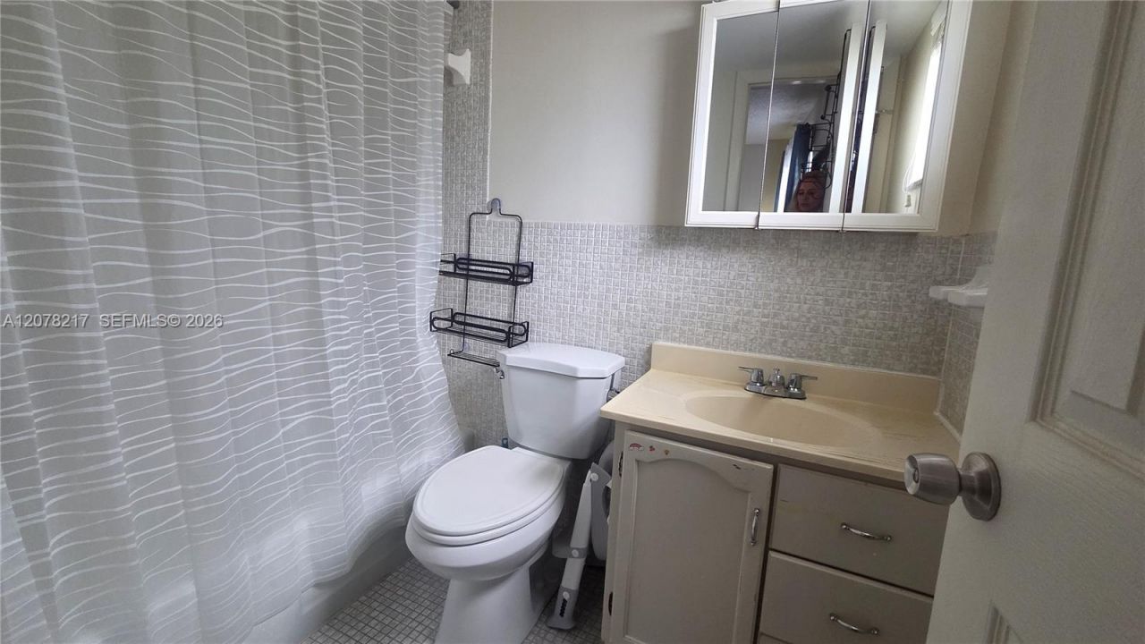 415 NE 2nd St , Unit 105, Hallandale Beach, FL 33009 Photo