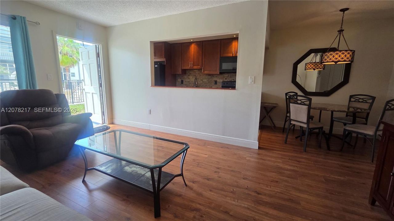 415 NE 2nd St , Unit 105, Hallandale Beach, FL 33009 Photo