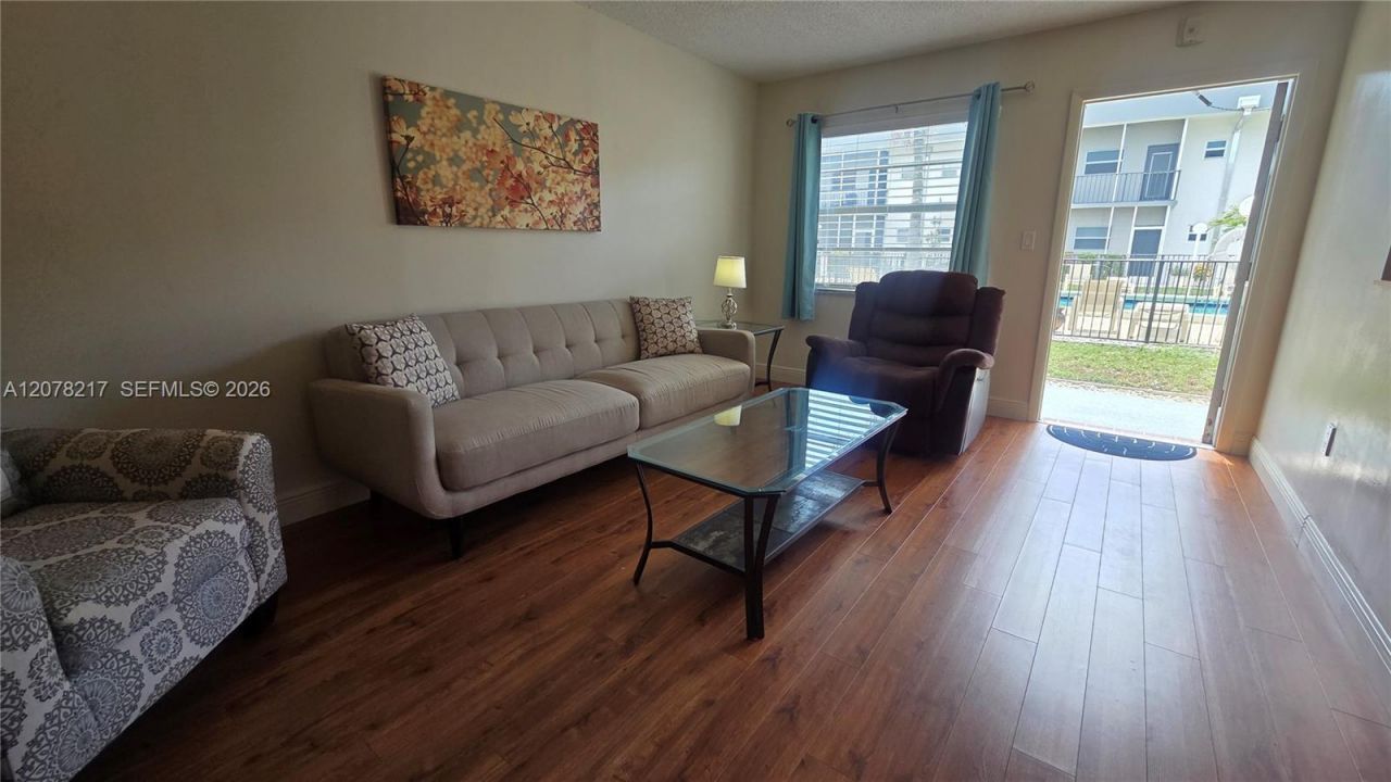 415 NE 2nd St , Unit 105, Hallandale Beach, FL 33009 Photo