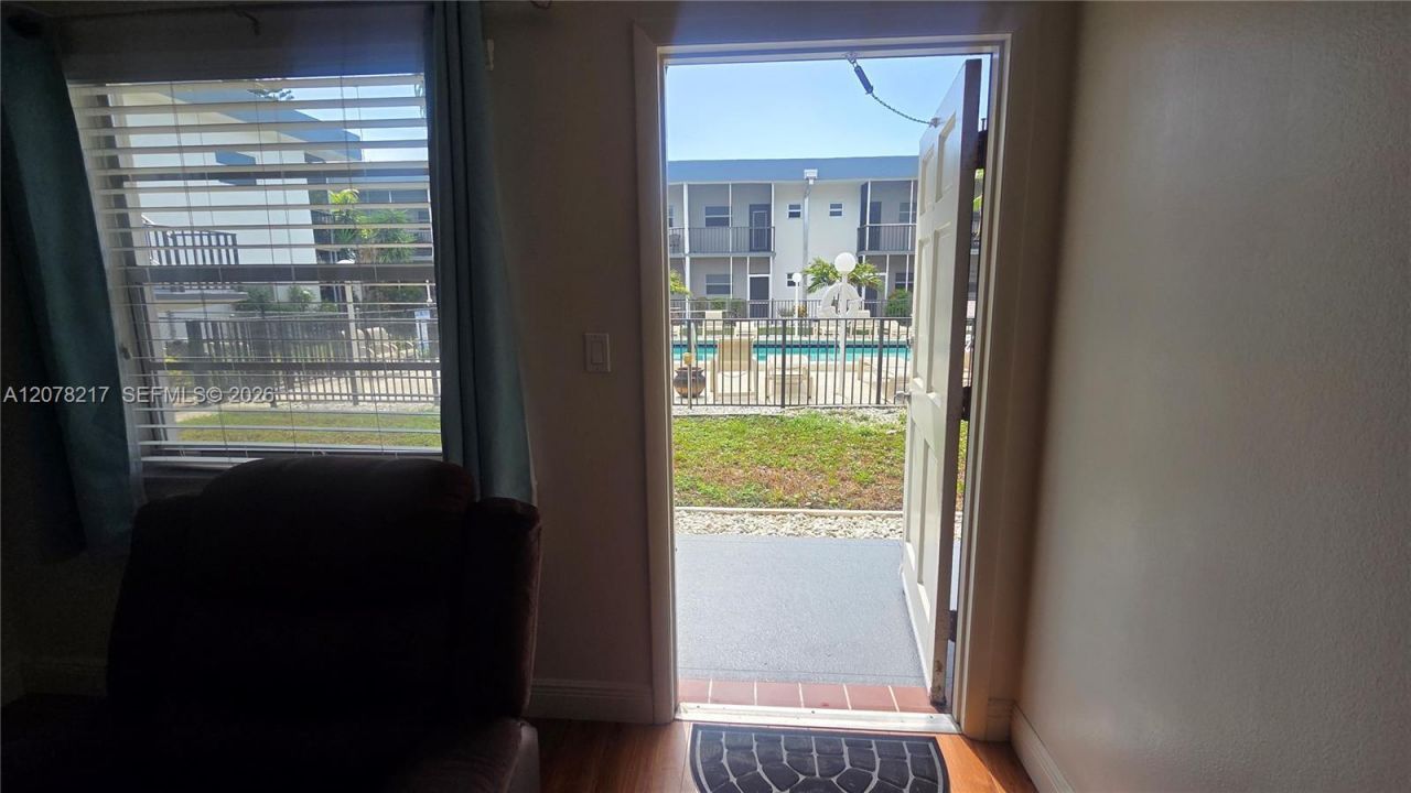 415 NE 2nd St , Unit 105, Hallandale Beach, FL 33009 Photo