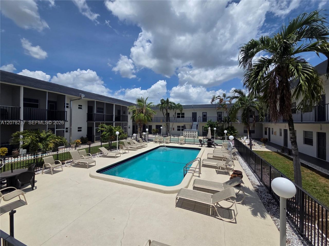 415 NE 2nd St , Unit 105, Hallandale Beach, FL 33009 Photo