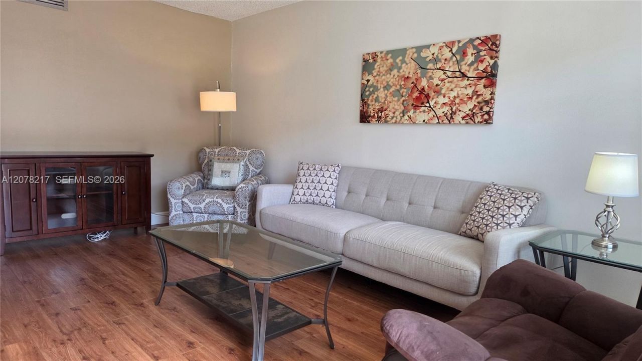 415 NE 2nd St , Unit 105, Hallandale Beach, FL 33009 Photo
