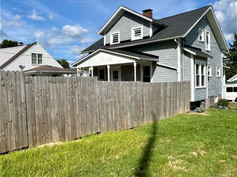 134 N Market Street, Saint Clairsville, OH 43950 Photo 3