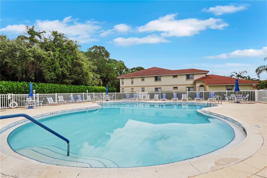 620 Luisa Ct, Unit 4, Naples, FL 34104 Photo