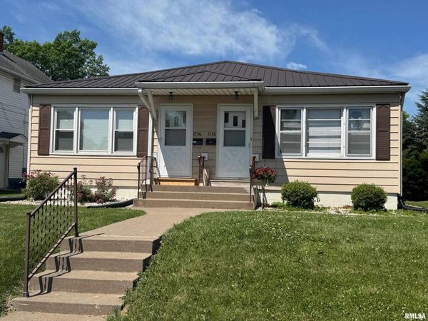 1736 DAVIE Street , Davenport, IA 52804