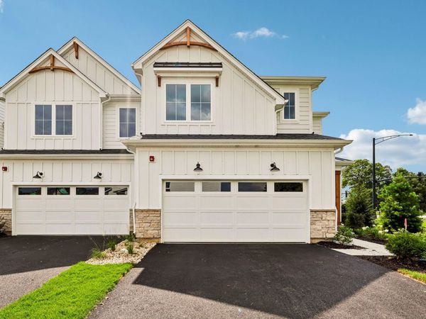301 Avondale Lane, Lincolnshire, IL 60069
