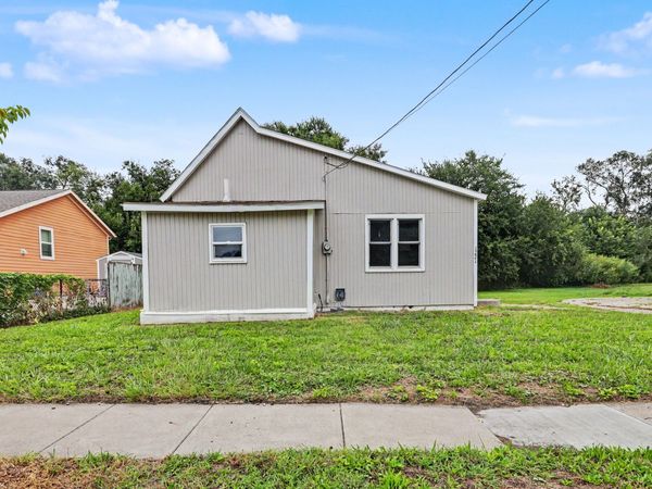 1221 E 17th Street, Des Moines, IA 50316