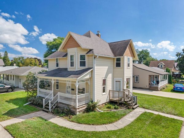 304 E Jefferson Street , Caledonia, MN 55921