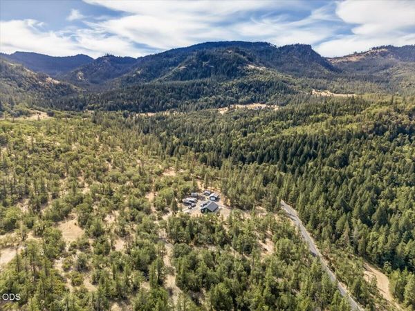 13021 E Antelope Road, Eagle Point, OR 97524