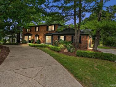 5033 Aintree Court, Oakland Township, Mi 48306