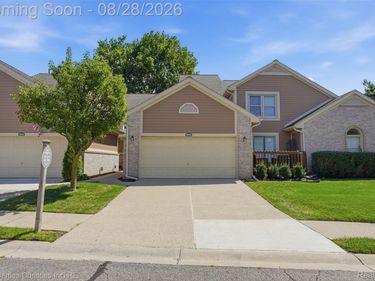 9360 Eastwind Drive, Unit 13, Livonia, Mi 48150