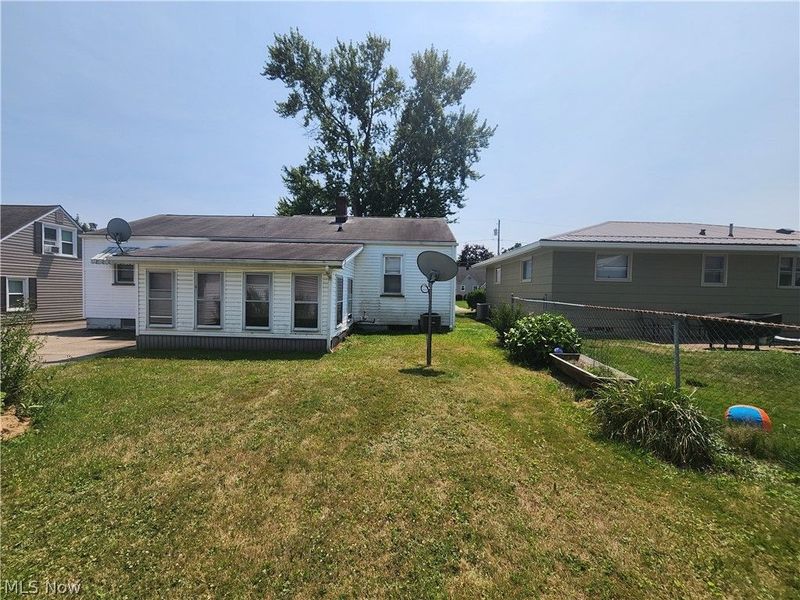 105 Helena Drive, Struthers, OH 44471 Photo 2