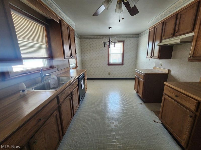 105 Helena Drive, Struthers, OH 44471 Photo 3