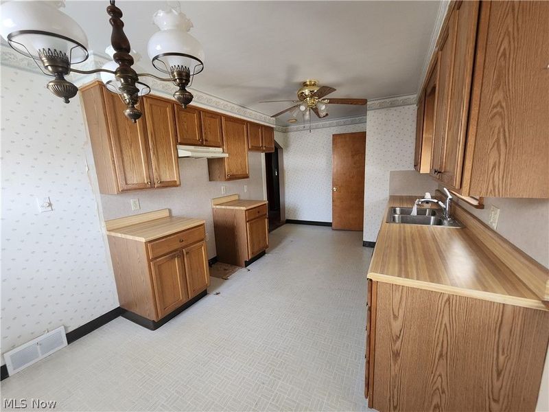 105 Helena Drive, Struthers, OH 44471 Photo 4