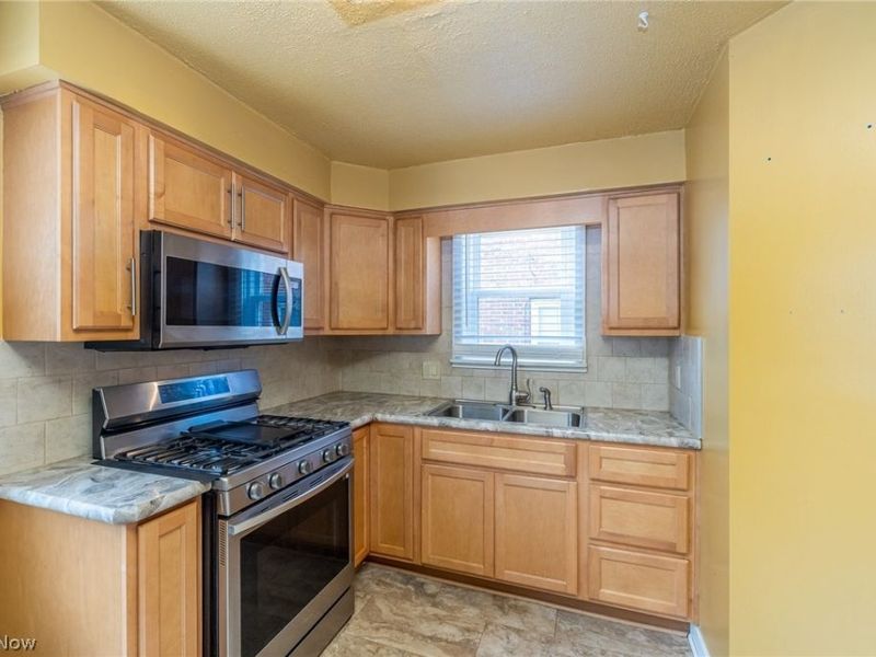 831 Sable Road, Cleveland, OH 44119 Photo 3