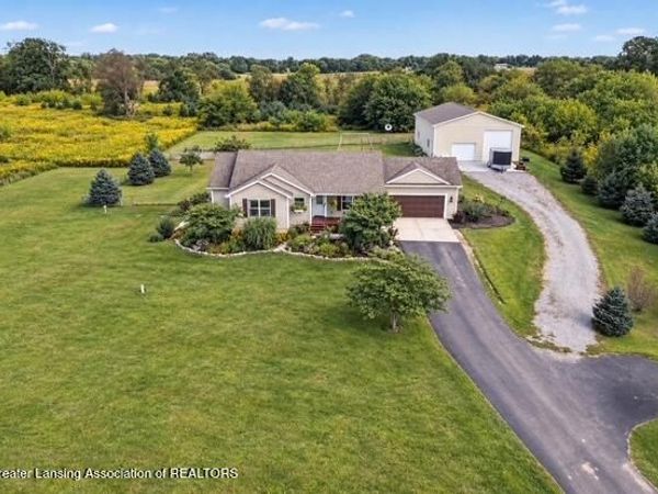 1912 Meadow Hills Drive, Eaton Rapids, MI 48827