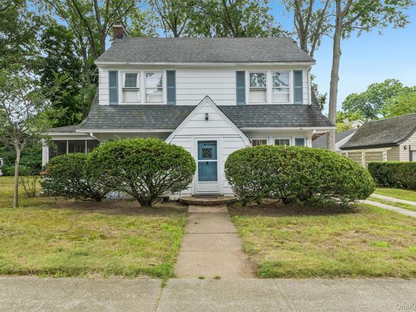 204 Auburn Street , East Williston, NY 11596