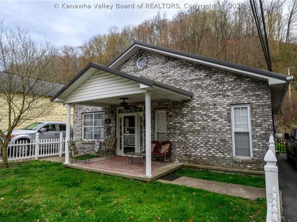 24 Peach Creek Road, Peach Creek, WV 25639