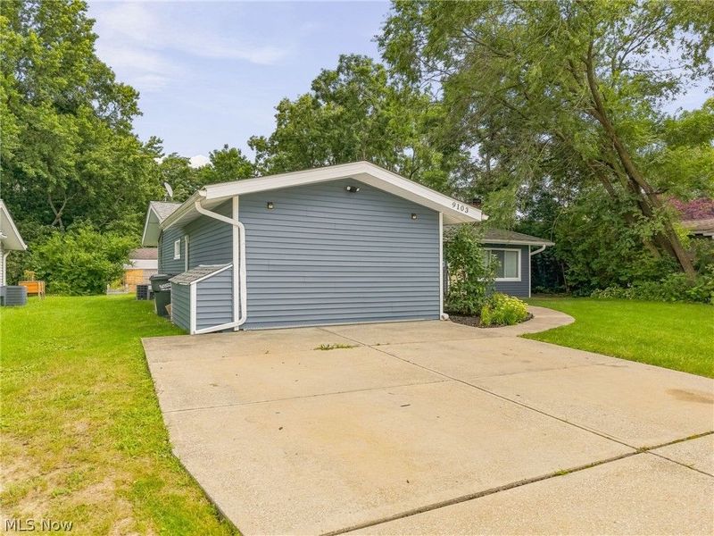 9103 Cranbrook Drive, Northfield Village, OH 44067 Photo 3