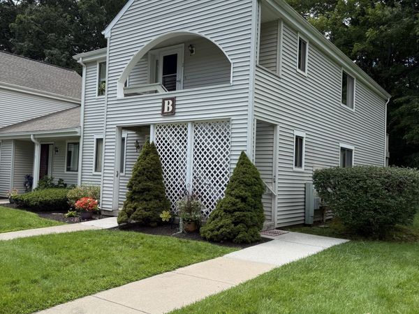 35 Nutmeg, Unit B2, Middlebury, CT 06762