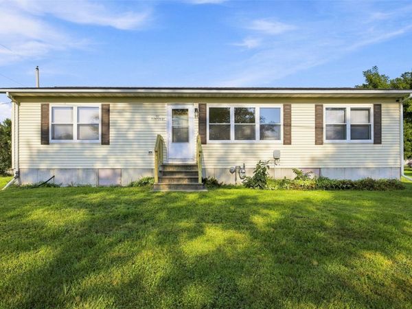 100 Clinton St, Palo, IA 52324