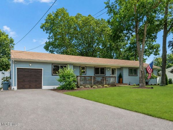 561 Oakhollow Lane, Lanoka Harbor, NJ 08734