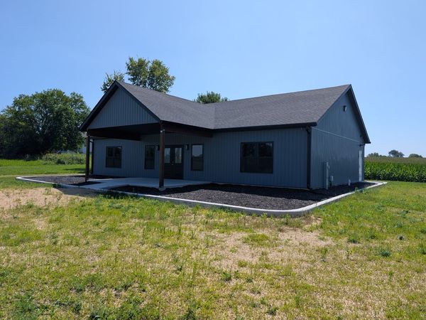 3001 W Lily Creek Rd, Freeport, IL 61032