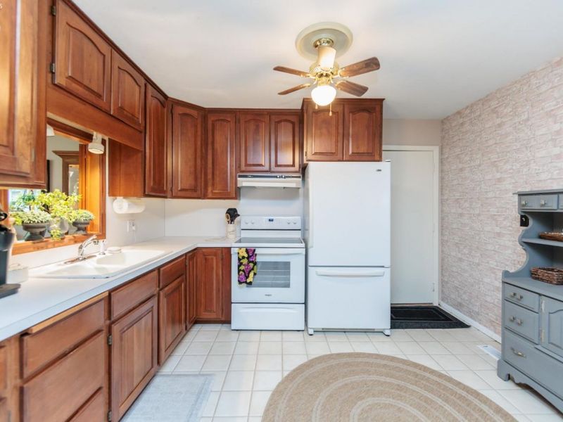 5029 Oakview Drive, Vermilion, OH 44089 Photo 13