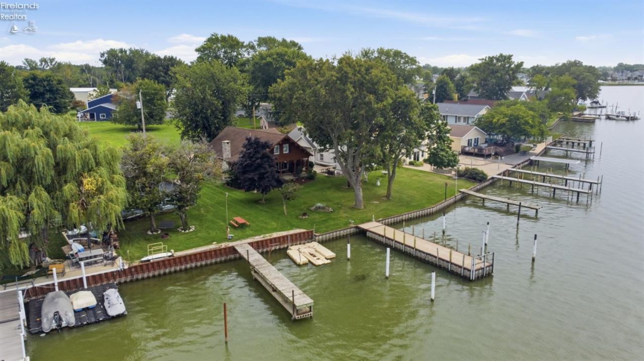 5835 E Saylor Street, Marblehead, OH 43440 Main Photo