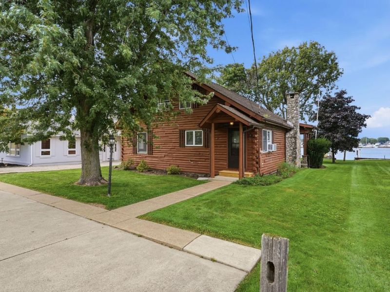 5835 E Saylor Street, Marblehead, OH 43440 Photo 2
