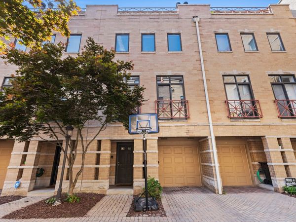 1350 W Byron Street , Unit 3, Chicago, IL 60613