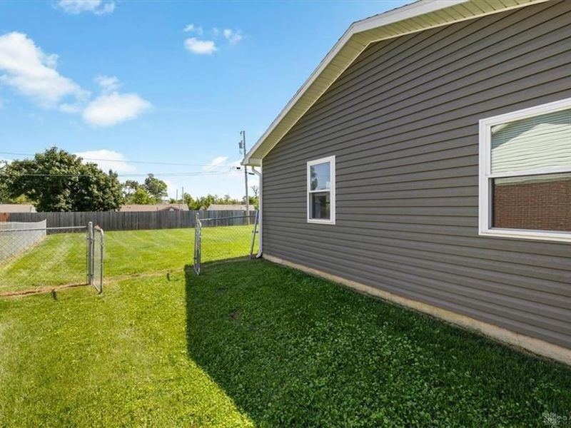 215 Woodfield Drive, Brookville, OH 45309 Photo 32