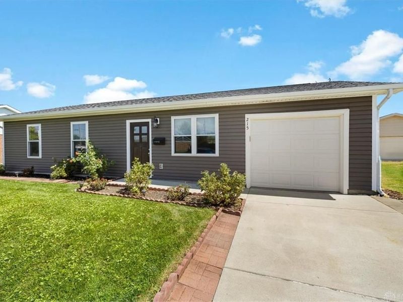 215 Woodfield Drive, Brookville, OH 45309 Photo 5