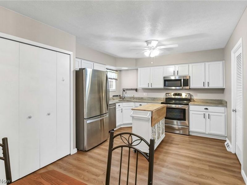 2823 Pease Drive, Unit D413, Rocky River, OH 44116 Photo 18