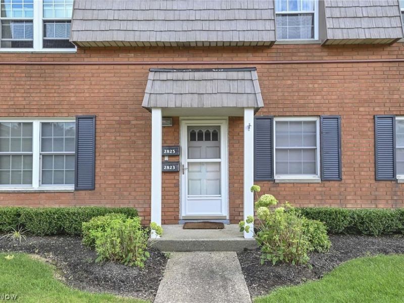 2823 Pease Drive, Unit D413, Rocky River, OH 44116 Photo 2
