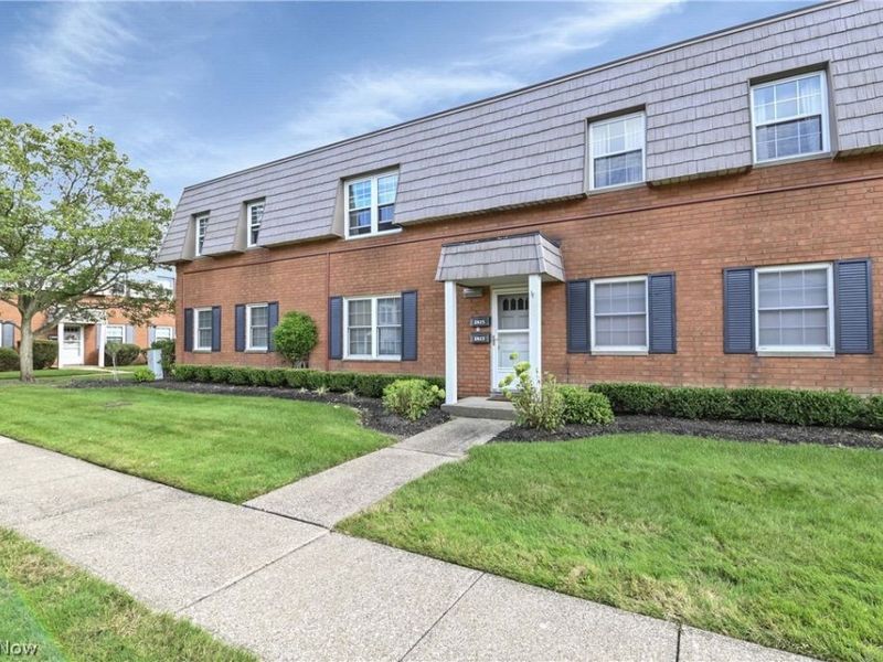 2823 Pease Drive, Unit D413, Rocky River, OH 44116 Photo 3