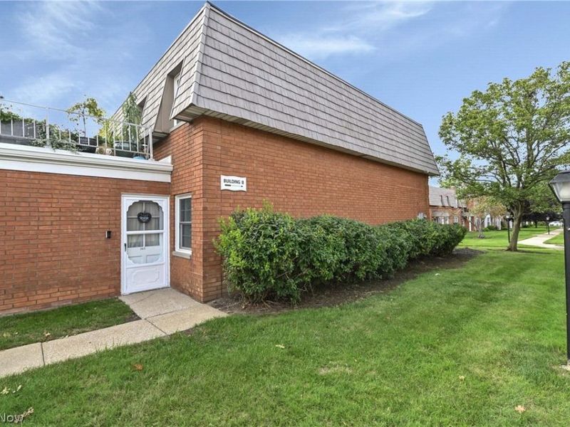 2823 Pease Drive, Unit D413, Rocky River, OH 44116 Photo 35