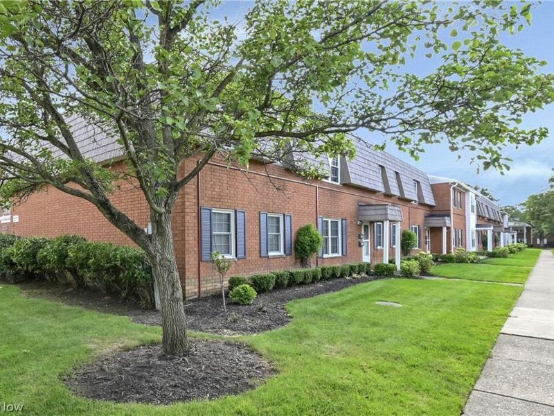 2823 Pease Drive, Unit D413, Rocky River, OH 44116 Photo 4
