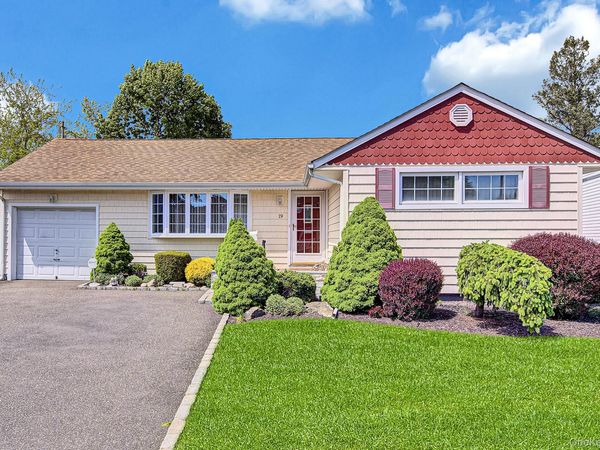 19 Essex Road , Bethpage, NY 11714