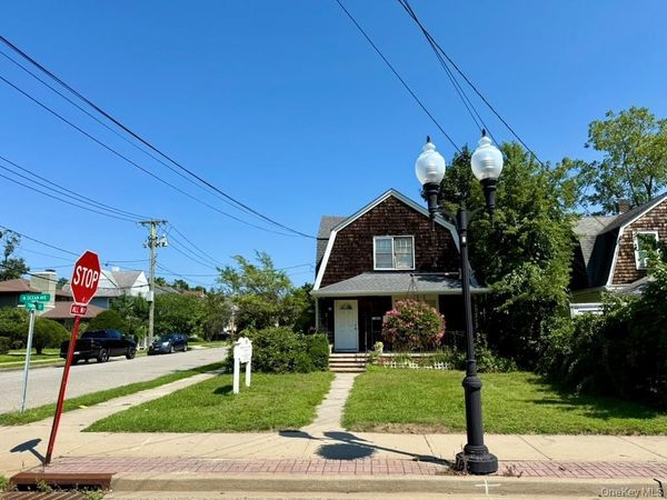 165 Ocean Avenue N, Patchogue, NY 11772