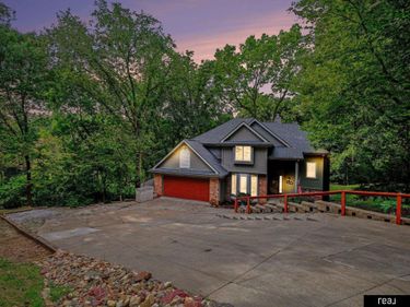 829 Hidden Hills Drive, Bellevue, NE 68005