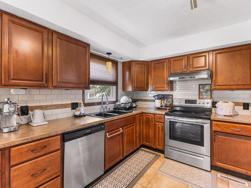 6431 Blackhaw Drive, Reynoldsburg, OH 43068 Photo 11