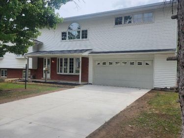 33195 Swallow Dr, Rockwood, Mi 48173