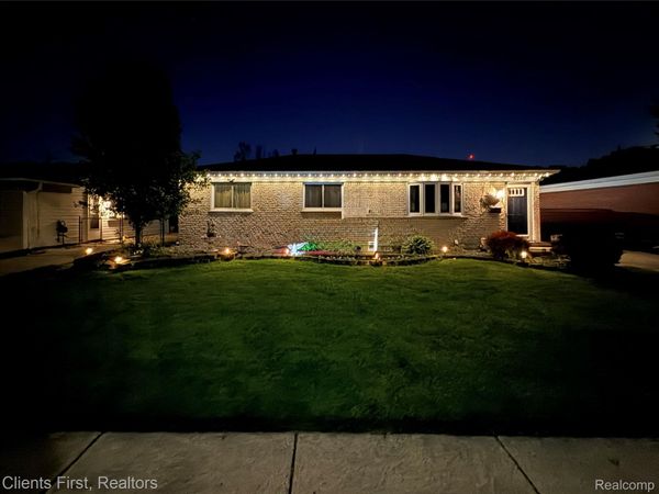 6280 N Farmington Road, Westland, Mi 48185