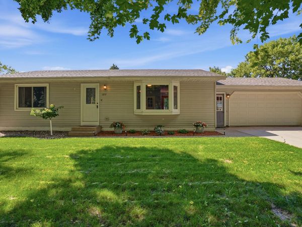 1217 27th Street NW, Willmar, MN 56201