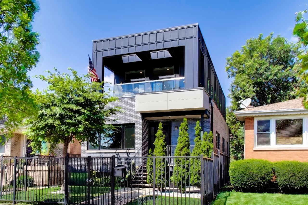 2326 W Erie Street, Chicago, IL 60612 Main Photo