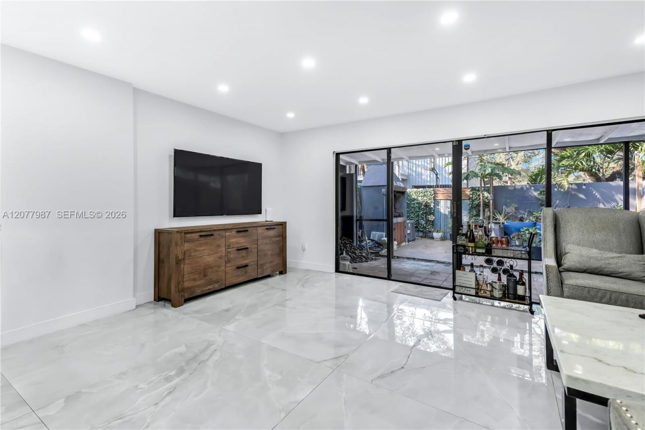 3321 Simms St, Unit 13B, Hollywood, FL 33021 Photo