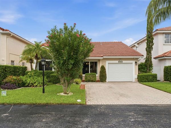 10887 SW 152nd Pl , Miami, FL 33196