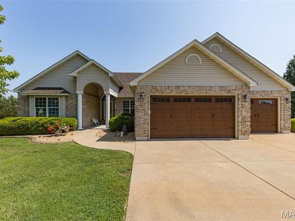 223 Woodvine Court, Farmington, MO 63640