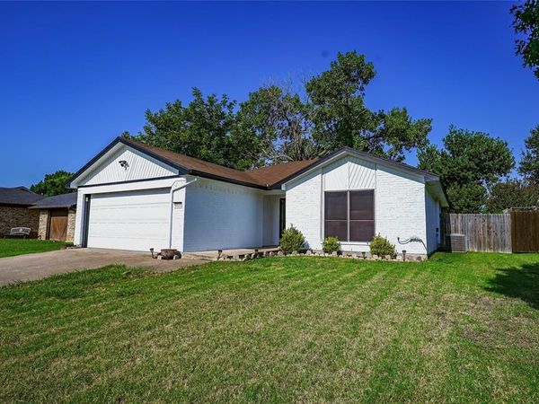 8021 Pebblebrook Drive, Watauga, TX 76148